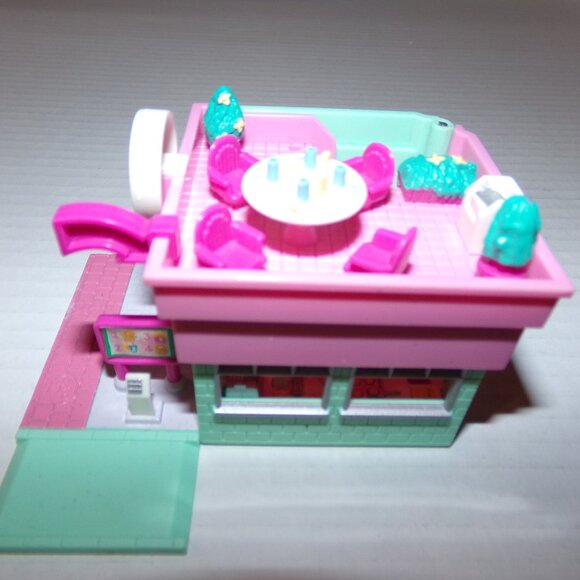 Vintage 1994 Polly Pocket Drive-In Burger Restaurant And Playville Mat - Picture 8 of 16